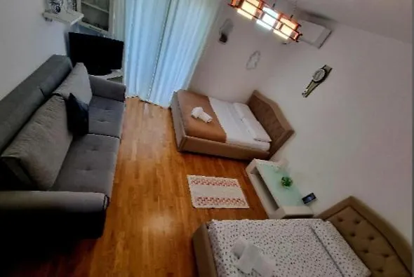 Ajsi Apartament Vlorë